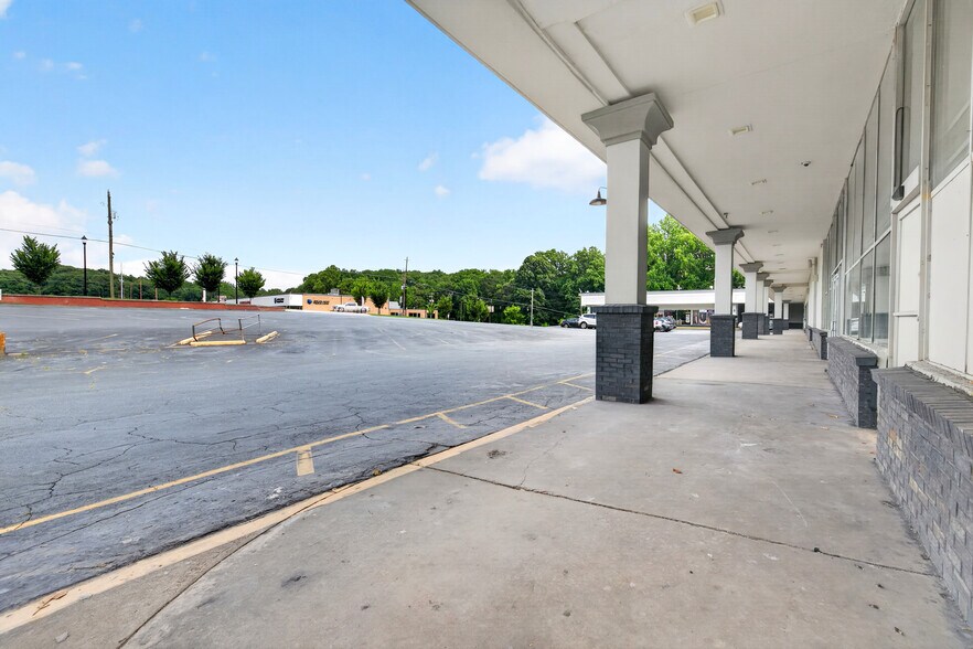 More Photos Of 2455 Delowe Dr, Atlanta Unknown For Lease