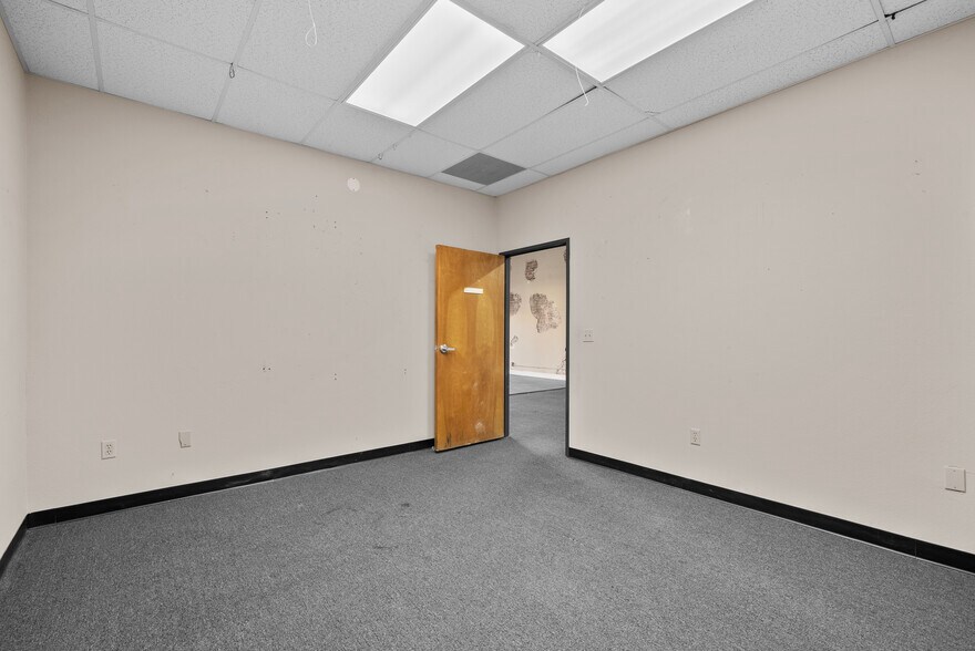 More Photos Of 940 E Main St, Santa Paula Storefront For Lease