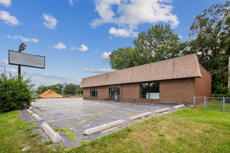 More Photos Of 3333 W 159th St, Markham General Retail For Lease