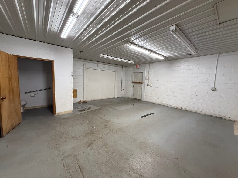 More Photos Of 1118 Sherman St, Bucyrus Flex For Sale