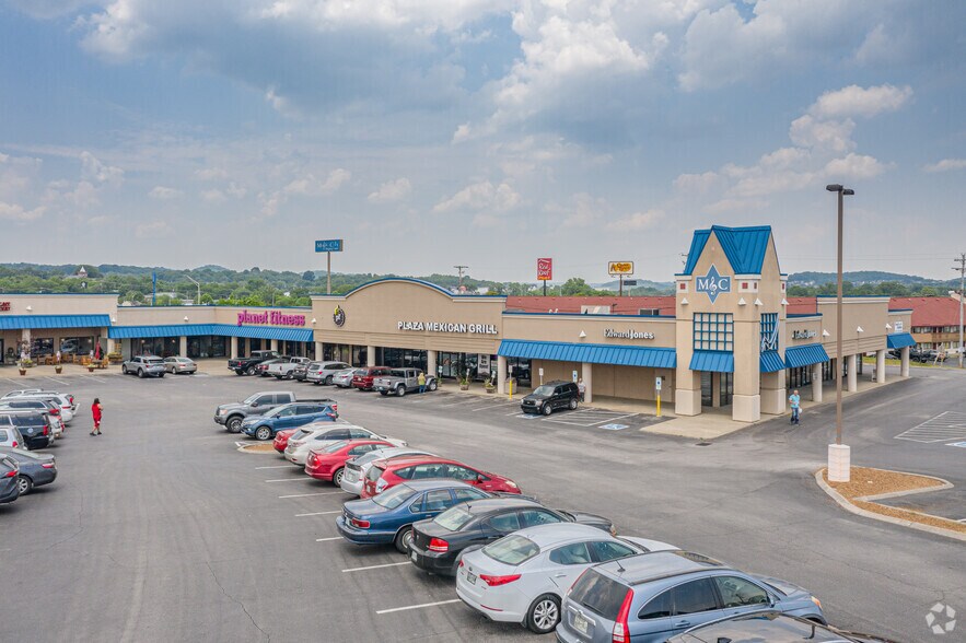 More Photos Of 900 Conference Dr, Goodlettsville General Retail For Lease