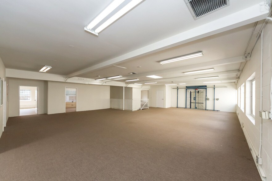 More Photos Of 741 E 14th Pl, Los Angeles Warehouse For Lease