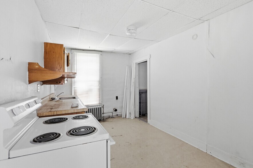 More Photos Of 14811 Broadway Ave, Frostburg Bar For Sale
