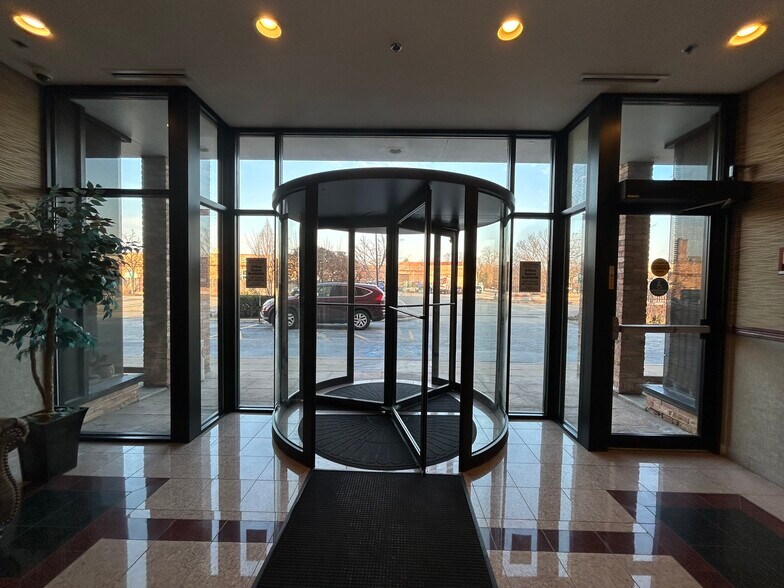 More Photos Of 1240 Meadow Rd, Northbrook Medical For Lease