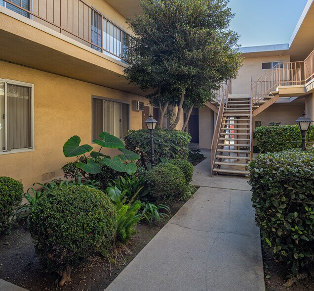 More Photos Of 1755 Granville Ave, Los Angeles Apartments For Sale