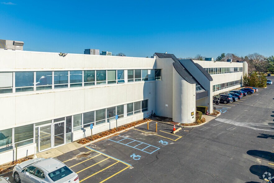 More Photos Of 535 Broadhollow Rd, Melville Office For Sale