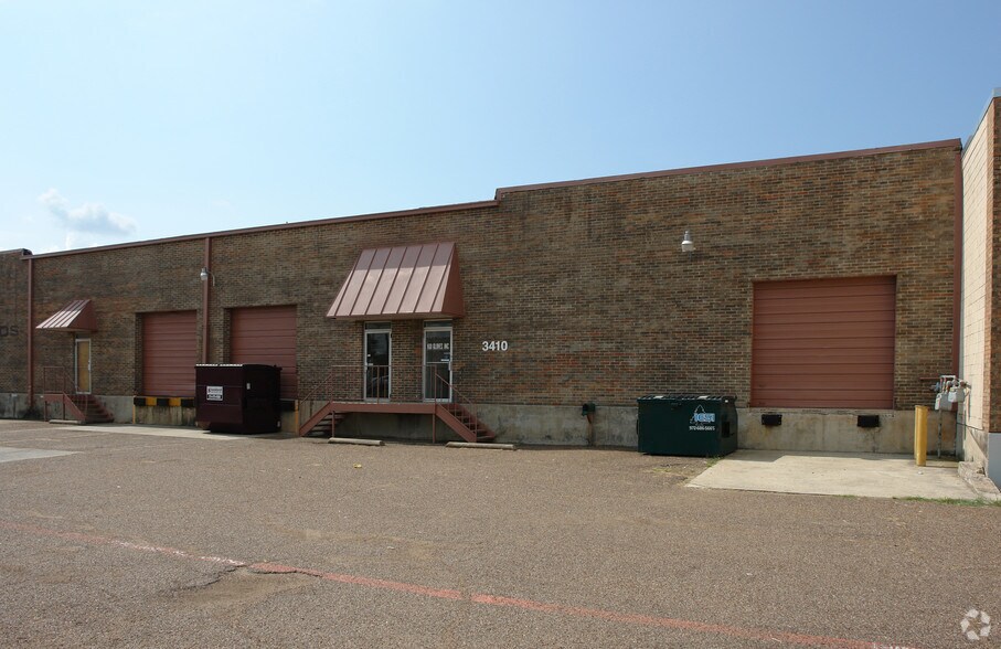 More Photos Of 3410-3414 Royalty Row, Irving Flex For Lease