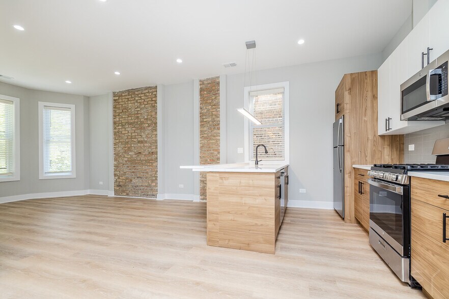 More Photos Of 3039 W 19th St, Chicago Apartments For Sale