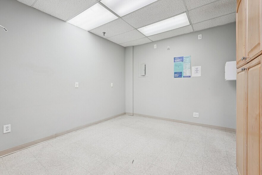 More Photos Of 970 N Broadway, Yonkers Medical For Lease