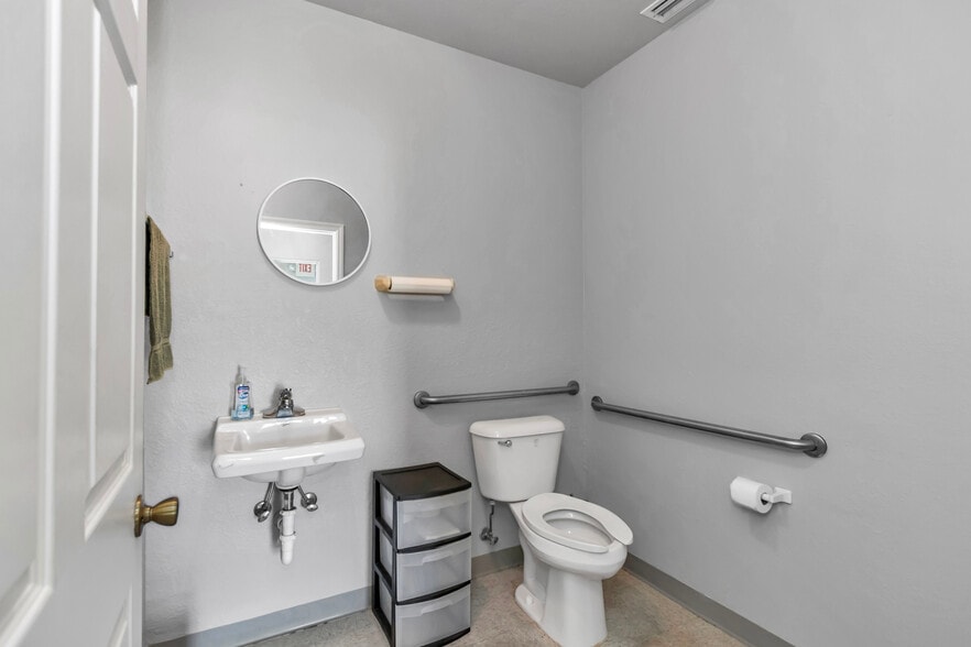 More Photos Of 7365 SW 38th St, Ocala Warehouse For Lease