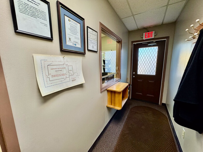 More Photos Of 3822 Victory Ave, Louisville Warehouse For Lease