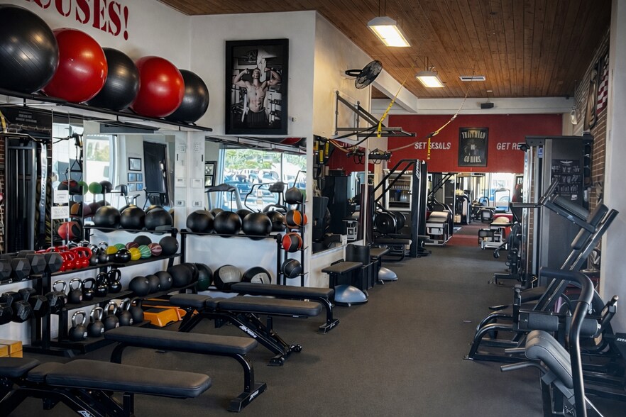 More Photos Of 1810 Newport Blvd, Costa Mesa General Retail For Sale