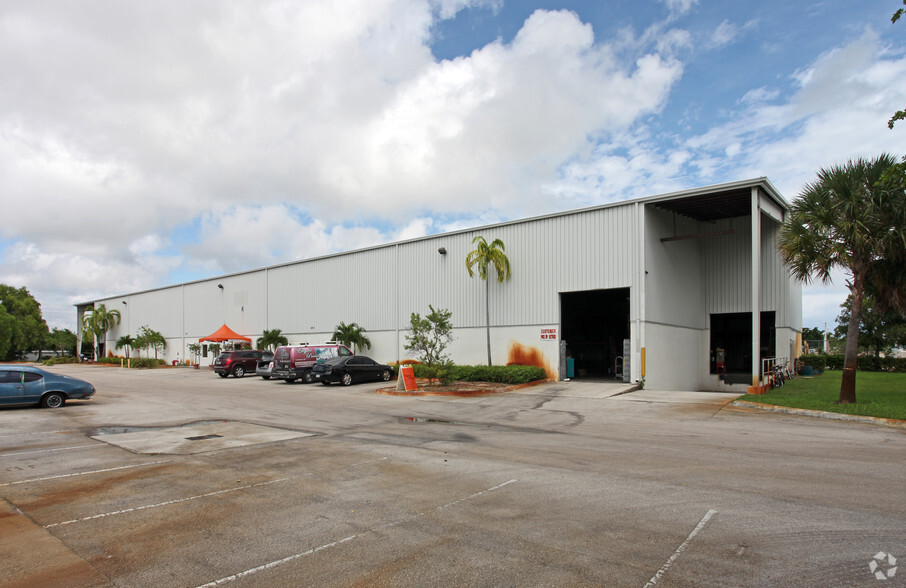 Primary Photo Of 1711 NW 33rd St, Pompano Beach Warehouse For Lease