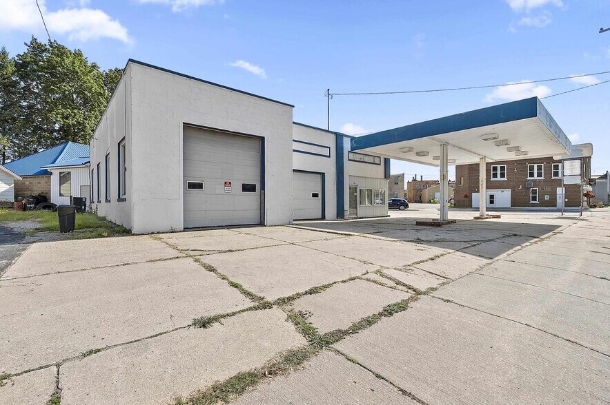 More Photos Of 201 E Green Bay St, Bonduel Service Station For Sale
