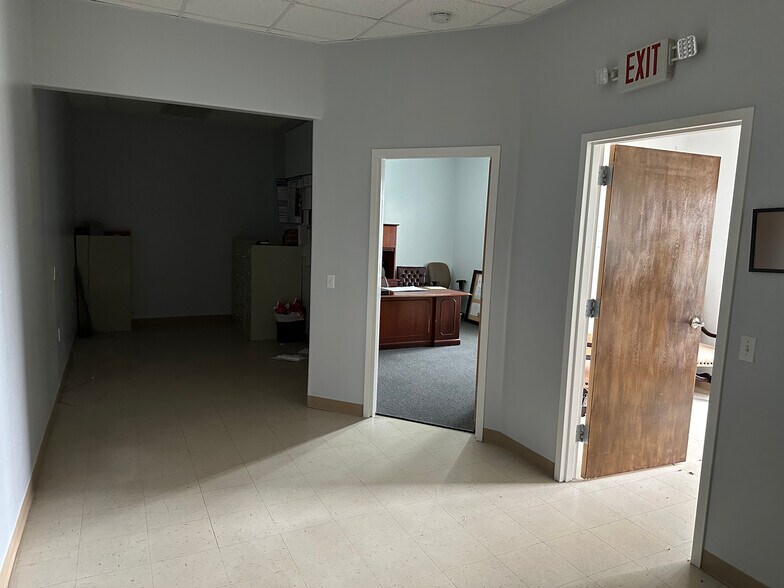 More Photos Of 909 Business Park Dr, Mission Office For Lease