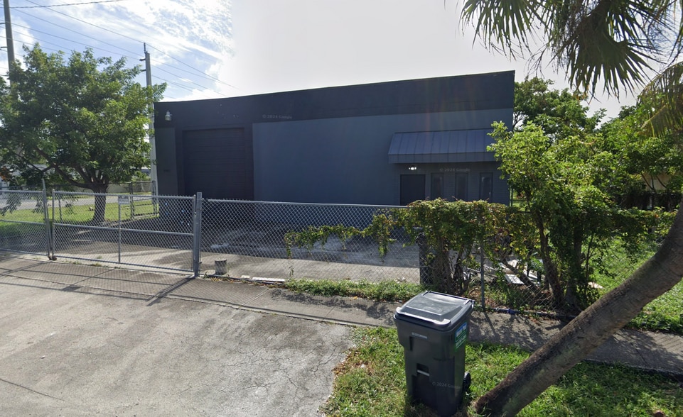 More Photos Of 1000 Phippen Waiters Rd, Dania Warehouse For Lease