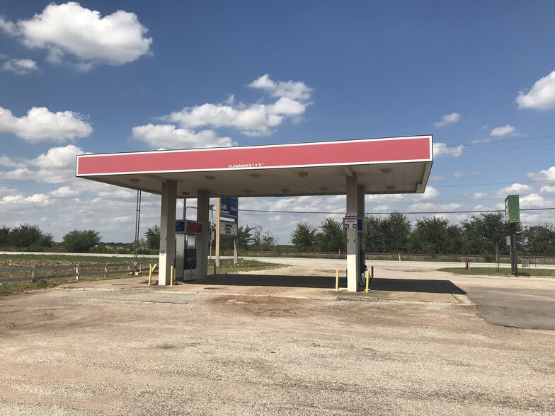 More Photos Of 1100 Main St, East Bernard Storefront For Lease