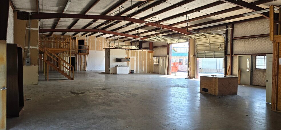 More Photos Of 800 Brandi Ln, Round Rock Warehouse For Lease