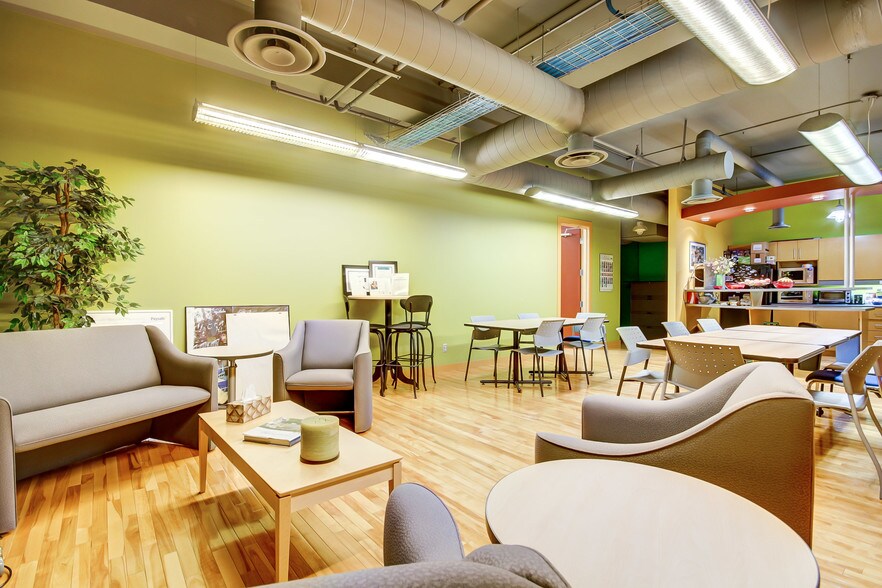 More Photos Of 75 Prom Du Portage, Gatineau Storefront Retail Office For Sale