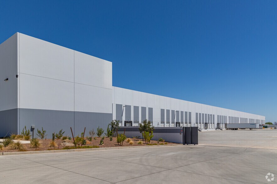 More Photos Of 9701 N 151st Ave, Waddell Warehouse For Sale