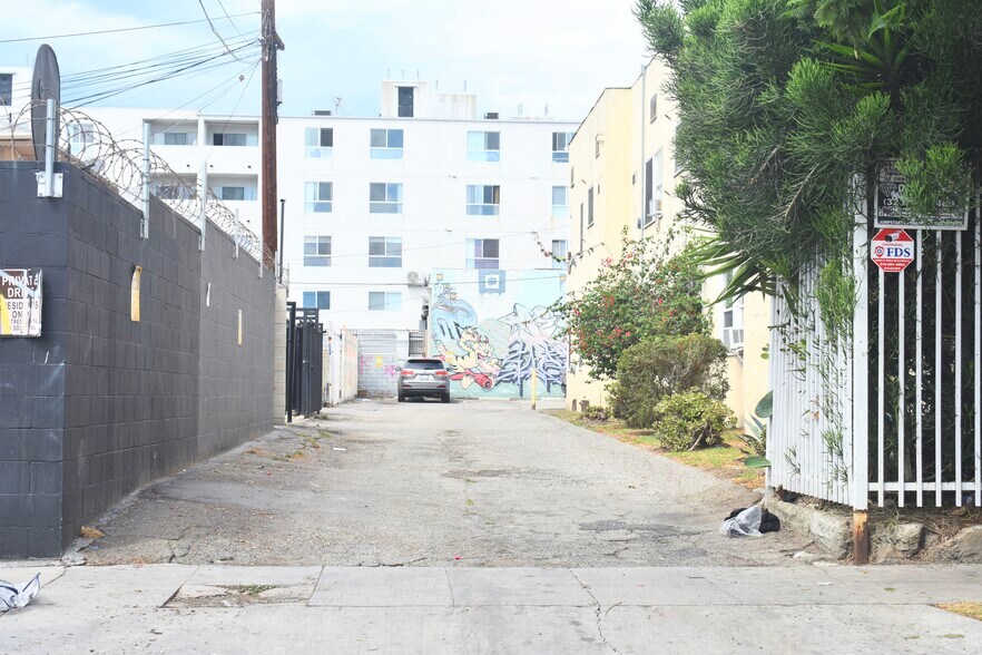 More Photos Of 904 N Western Ave, Los Angeles Storefront Retail Residential For Sale
