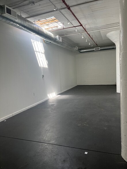 More Photos Of 1922 E 7th Pl, Los Angeles Light Manufacturing For Lease