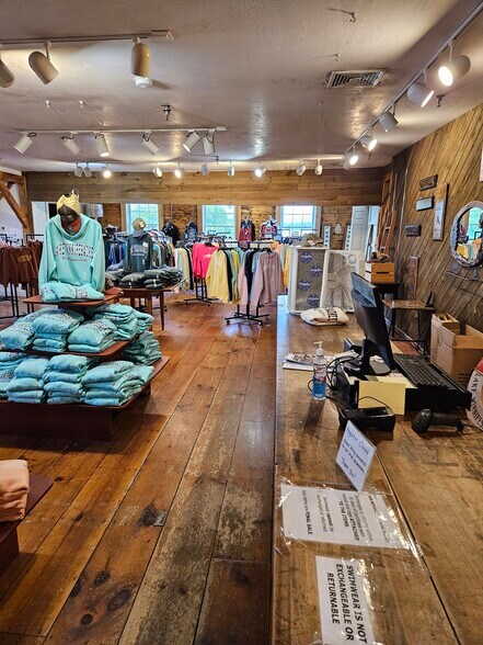 More Photos Of 312 Daniel Webster Hwy, Meredith Hotel For Lease