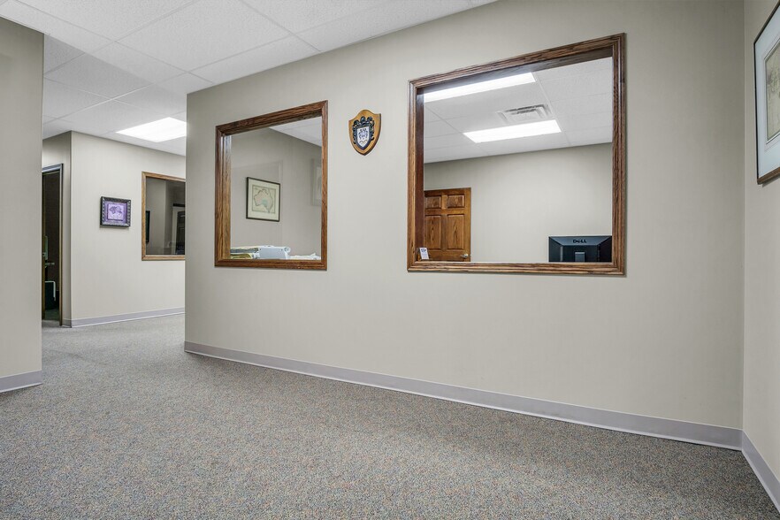 More Photos Of 5308 Parklane Dr, Kearney Serviced Offices For Sale