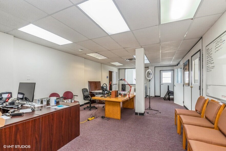More Photos Of 4554 N Broadway, Chicago Office For Sale