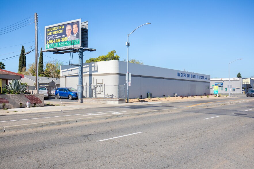 More Photos Of 6400 Elvas Ave, Sacramento Freestanding For Sale