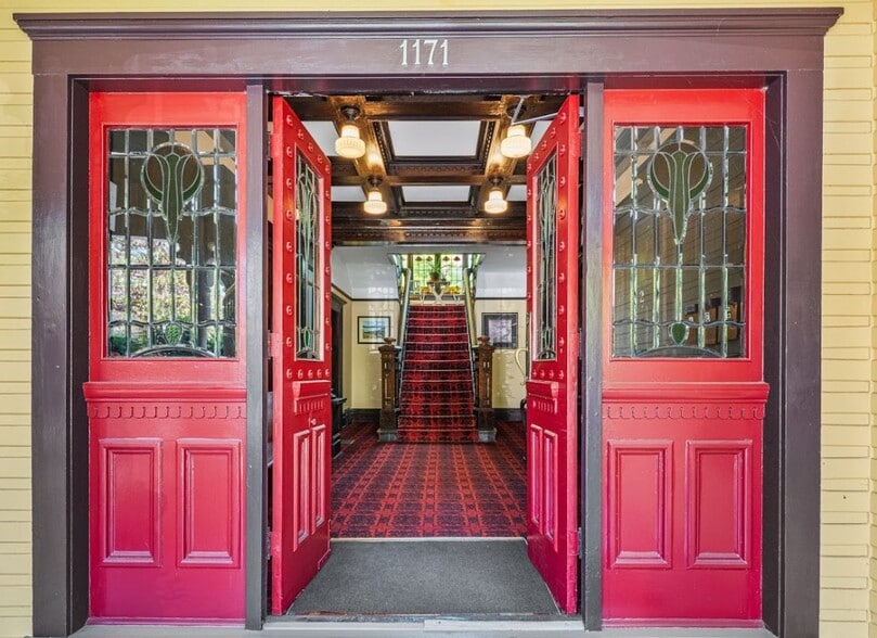 More Photos Of 1171 Rockland Av, Victoria Apartments For Sale
