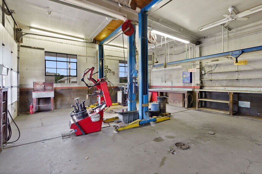 More Photos Of 1822 Logan Ave, Cheyenne Service For Sale