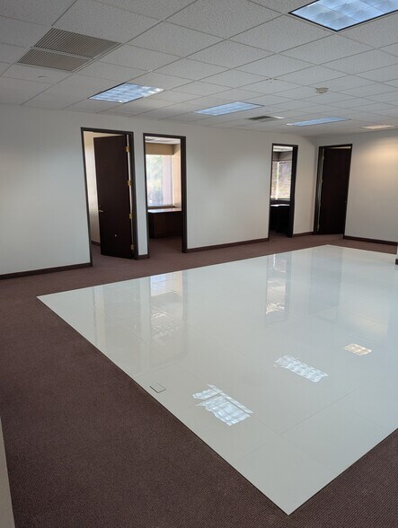 More Photos Of 1800 E Tahquitz Canyon Way, Palm Springs Office For Lease