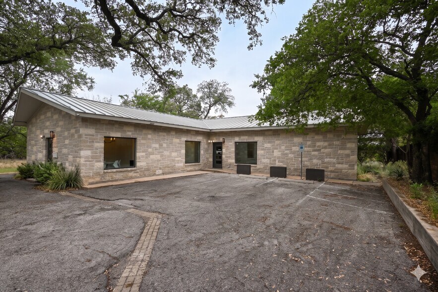 More Photos Of 612 Winflo Dr, Austin Office For Lease