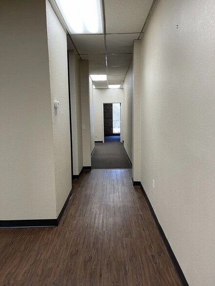 More Photos Of 2800 NW 36th St, Oklahoma City Office For Lease