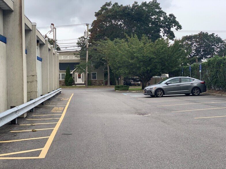More Photos Of 111 Carleton Ave, Islip Terrace Medical For Lease