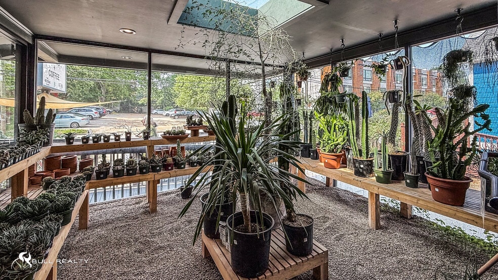 More Photos Of 1336 Glenwood Ave, Atlanta Restaurant For Sale