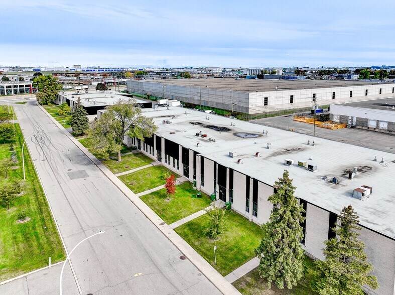 More Photos Of 703-729 Av Meloche, Dorval Warehouse For Lease