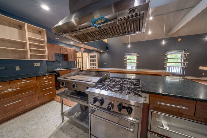More Photos Of 279 S Main St, Winterport Winery Vineyard For Sale