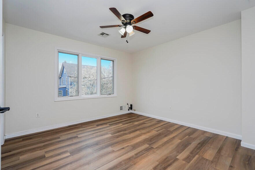 More Photos Of 21 Prall Ave, Staten Island Office Residential For Sale