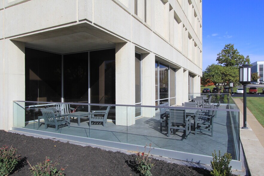 More Photos Of 10050 Regency Cir, Omaha Office For Lease