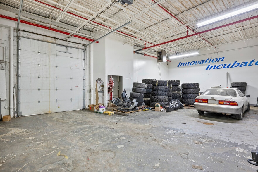 More Photos Of 2727 S Beech Daly Rd, Dearborn Heights Warehouse For Sale