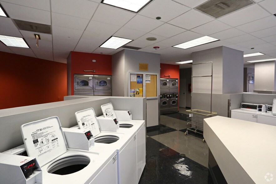 More Photos Of 555 W Madison St, Chicago Apartments For Lease