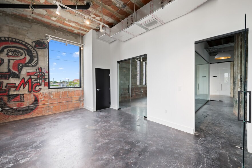 More Photos Of 1900 NE Miami Ct, Miami Office For Lease