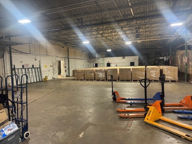 More Photos Of 209 Weeden St, Pawtucket Warehouse For Lease