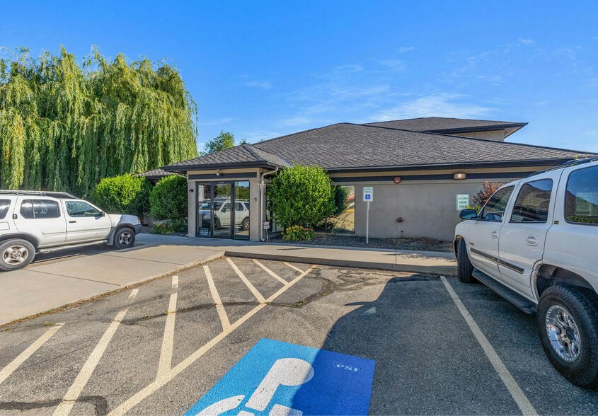 More Photos Of 5090 N Sawyer Ave, Garden City Warehouse For Sale