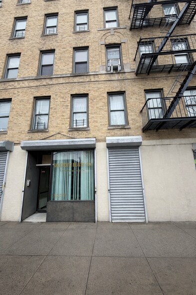 More Photos Of 2501 Tratman Ave, Bronx Apartments For Lease