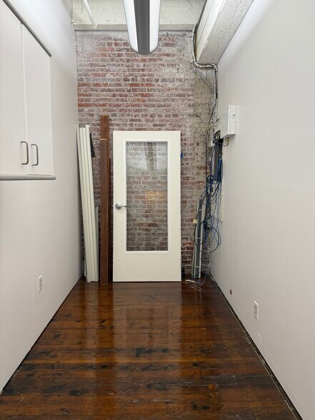 More Photos Of 1231 NW Hoyt St, Portland Loft Creative Space For Lease