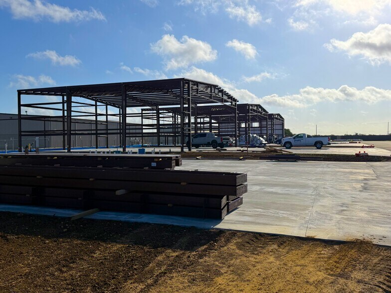 More Photos Of 3000 Westcourt rd, Denton Airplane Hangar For Sale