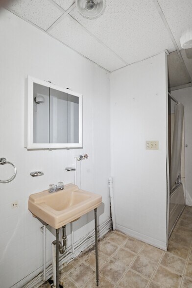 More Photos Of 14811 Broadway Ave, Frostburg Bar For Sale